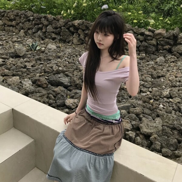 틴스튜디오,BINN 원오프 슬림 크롭 딥유넥 티셔츠